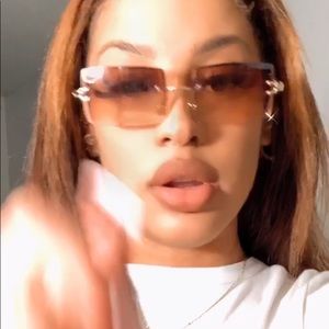 Meet your Posher, Monie